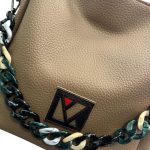 Andlion τσάντα ώμου καπιτονέ με κοκκάλινη αλυσίδα σε πούρο χρώμα - Image 4