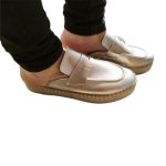 Ragazza Flat Δερμάτινα Mules σε χρυσό χρώμα - Image 6