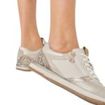 Αθλητικά παπούτσια Tamaris σε λευκό και ροζ χρυσό με τιγρέ λεπτομέριες - Image 3